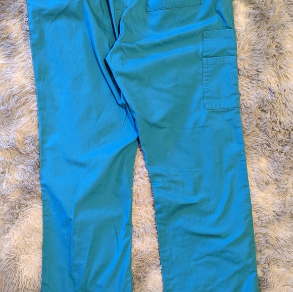 Scrub Set - Picture 4 of 4